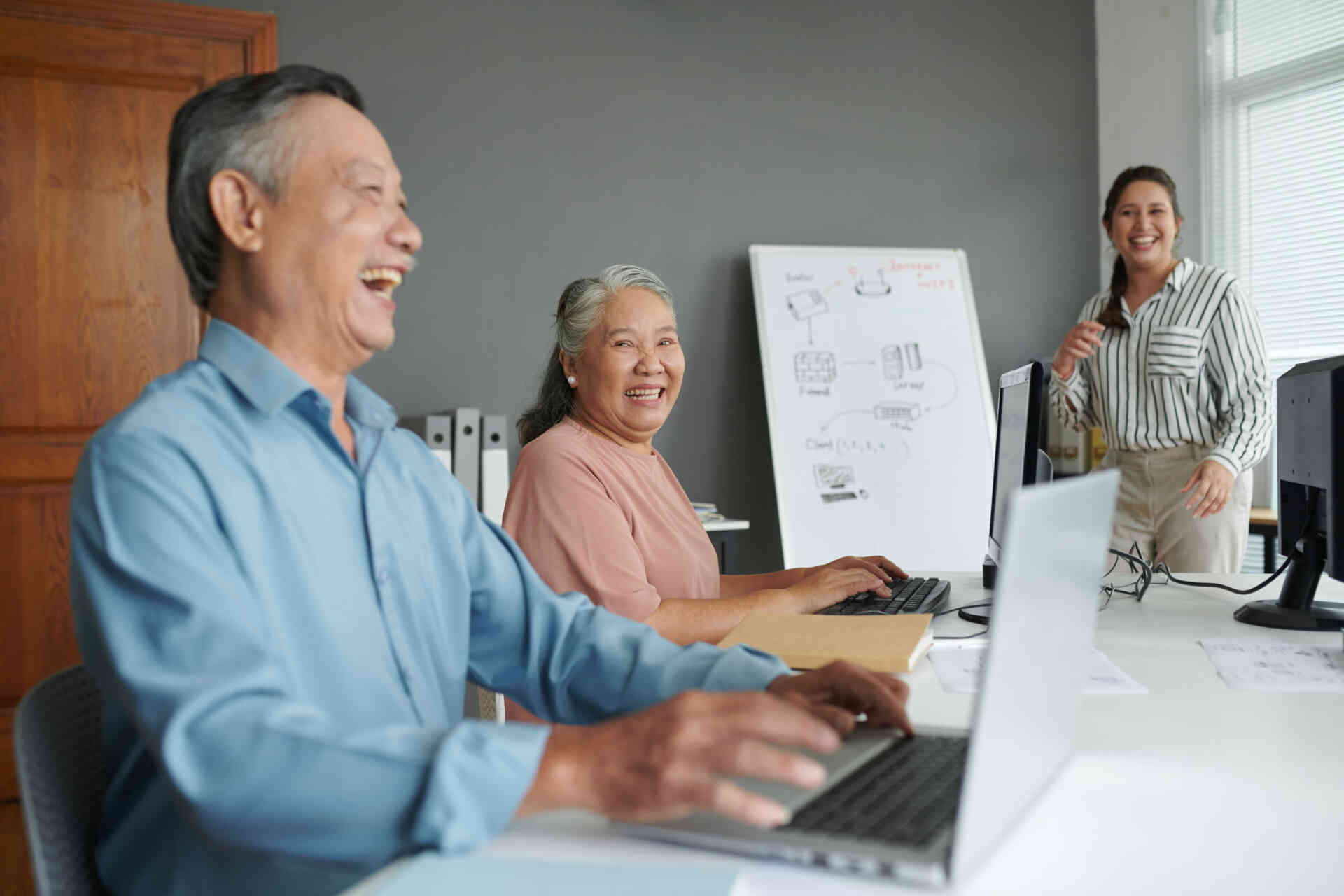 Should You Keep Employer Health Insurance or Switch to Medicare Advantage in 2025?